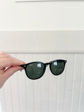 Ray-Ban Black Frame Sunglasses with case